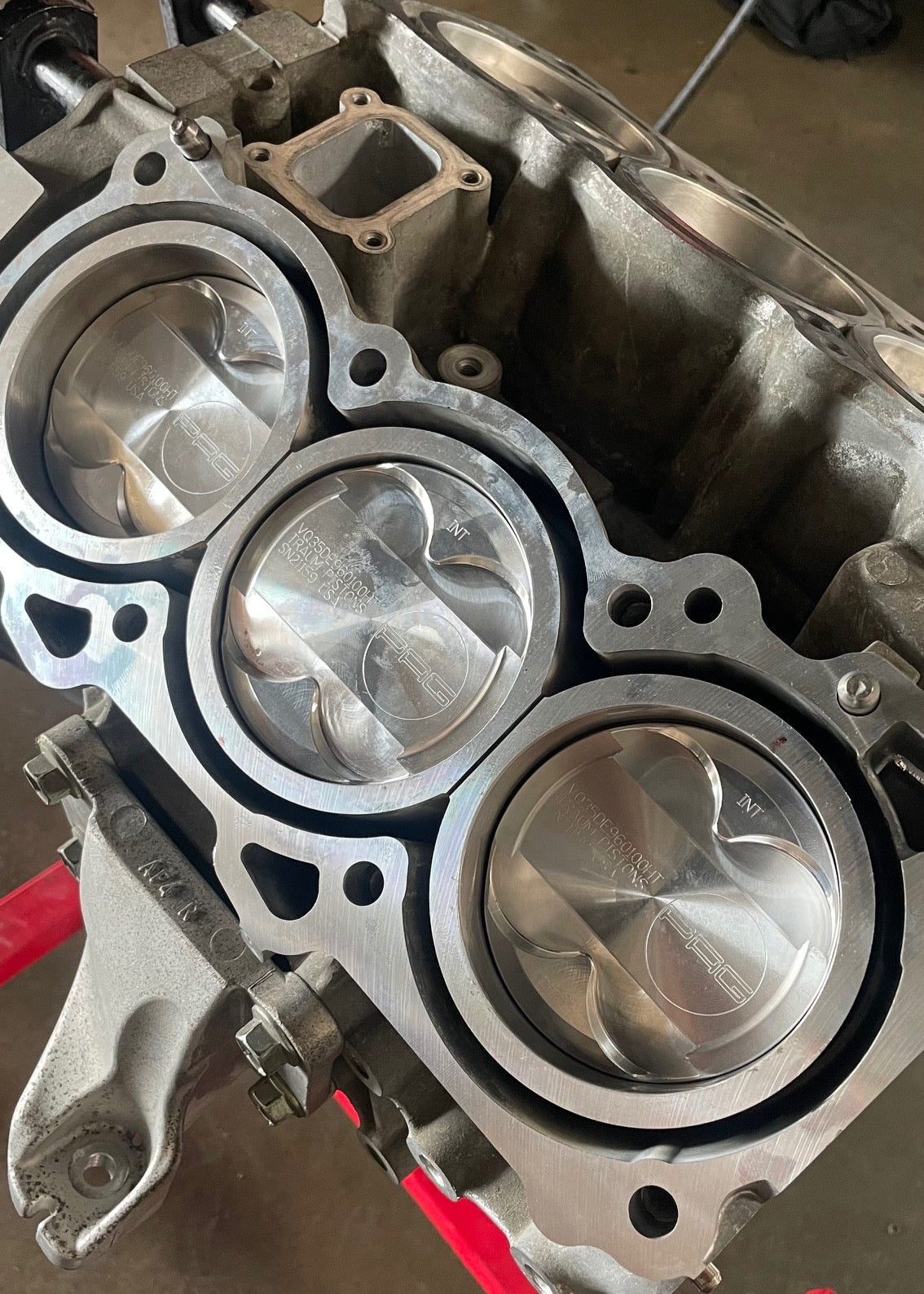 VQ35 engine build, engine block with forged pistons